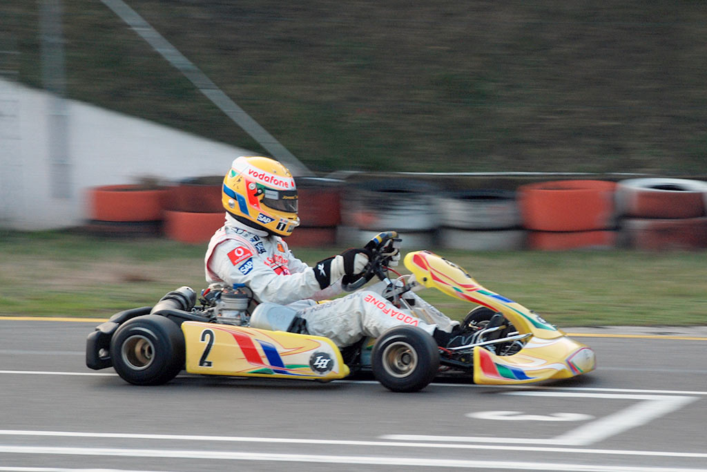 Photo de Lewis Hamilton qui fait du karting
